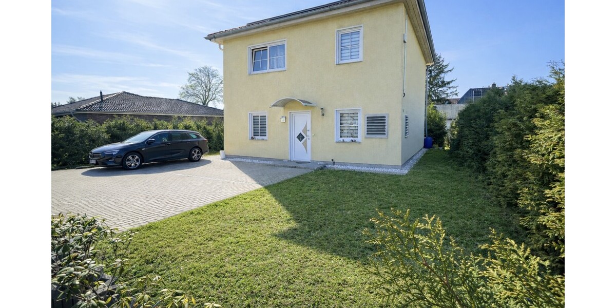 Berlin-Biesdorf: Stilvolle Stadtvilla auf 490 m² GST inkl. Terrasse & Garten in ruhiger Wohnlage ! - Einfamilienhaus Berlin / Biesdorf Biesdorf | Angebot:27009666