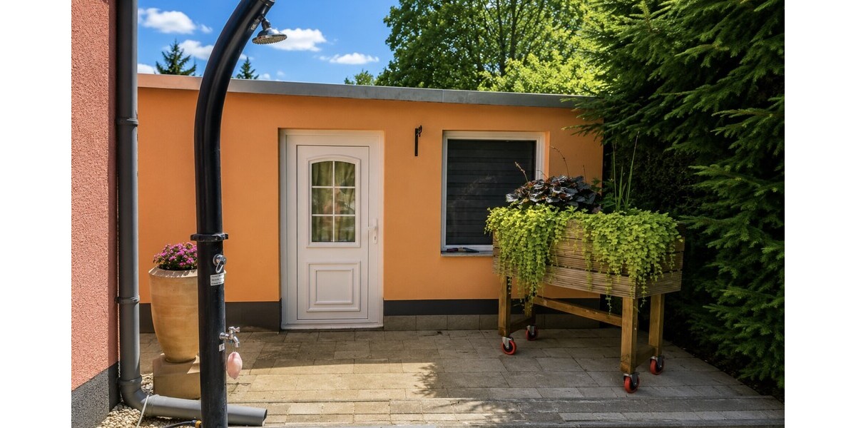 Blick in Richtung Dusche / Garage